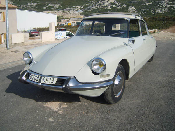 IMCDb.org: 1962 Citroën ID 19 in 