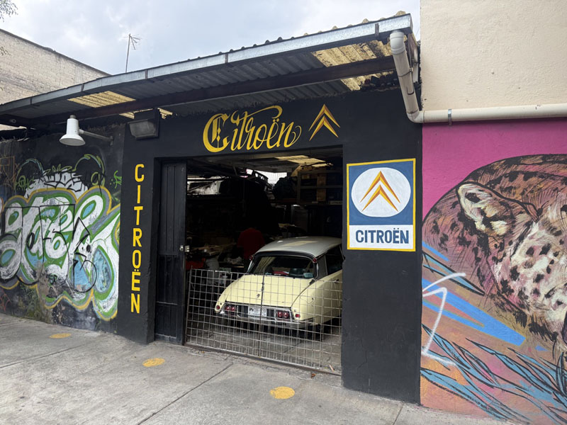 Façade de l'atelier de Felipe Hernandez à Mexico