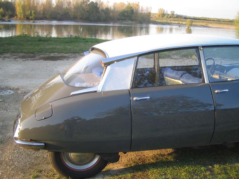 Emblème / lettrage sur malle arrière Citroen DS 21 - Französische Klassiker  - Boutique en ligne